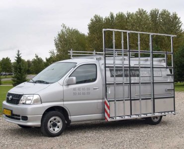 3-toyota_Hiace-glassrack.jpg